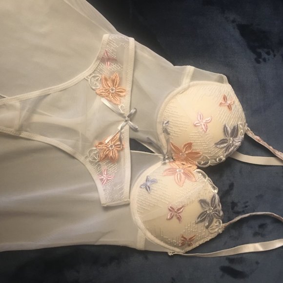 Embroidered bridal baby doll with matching thong - Picture 4 of 7